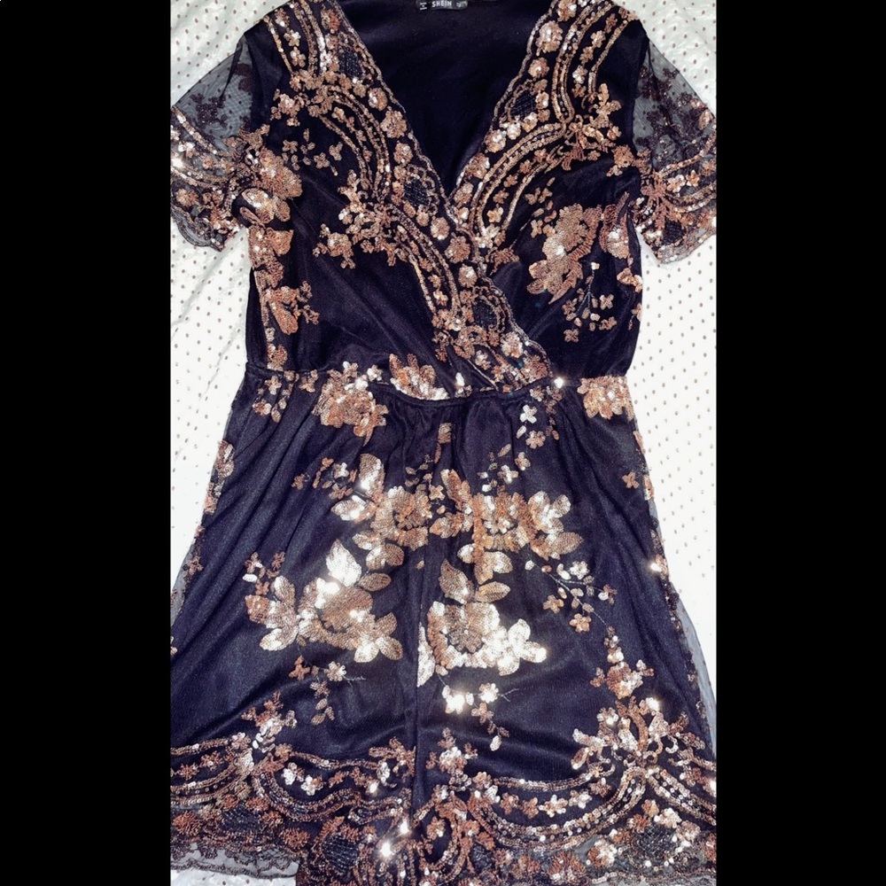 Beautiful rose gold romper🖤 Great for weddings or any event✨